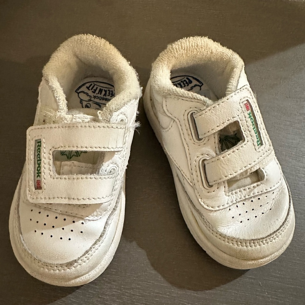 EUC Vintage Old School Infant Velcro Reebok Tennis Shoes Size 4